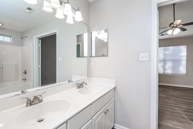 Building Photo - 10509 Brawley Ln