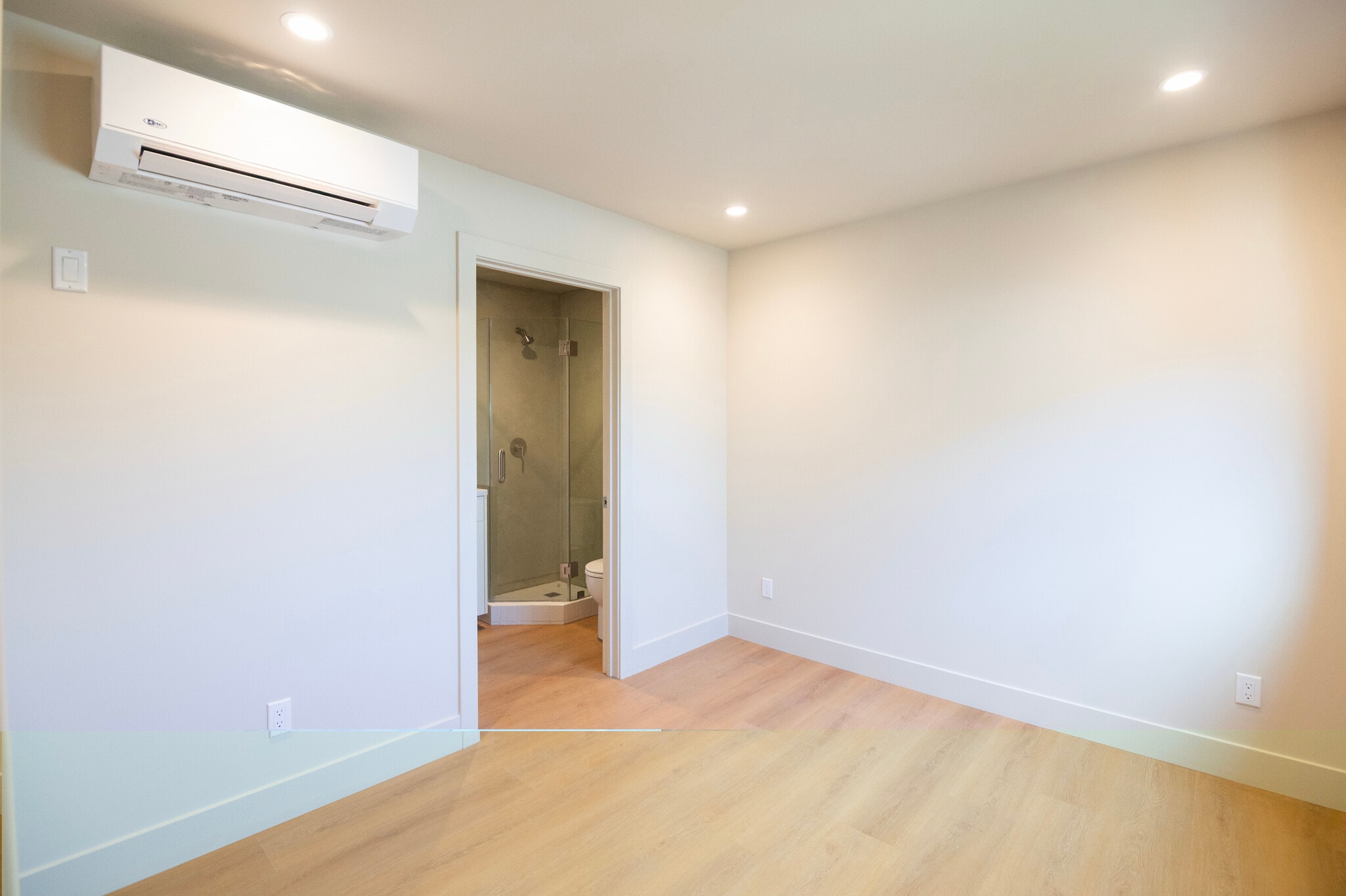 Building Photo - 4541 1/2 Melbourne Ave