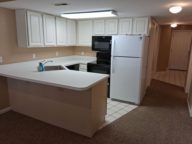 Building Photo - 3bed/2bath available August 01st!  $3000 Monthly Rent includes TWO assigned parking spaces
