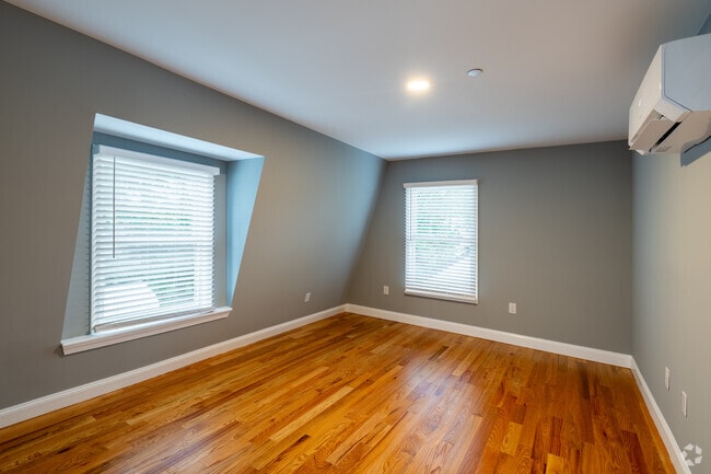 1BR, 1BA - 650SF - Unit 4 - Living Room - 57 Peters Place