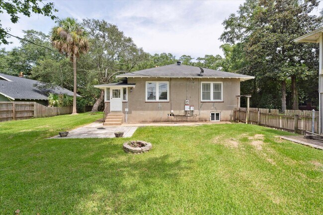 Building Photo - HISTORIC COTTAGE IN THE HEART OF MIDTOWN