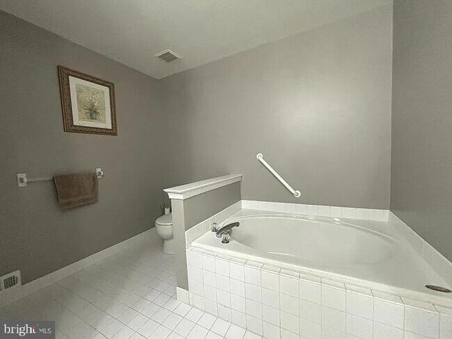 Building Photo - 233 Tall Pines Dr