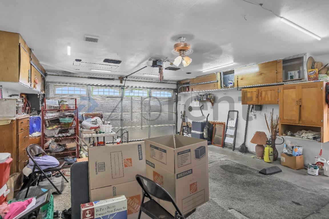 Building Photo - Unit