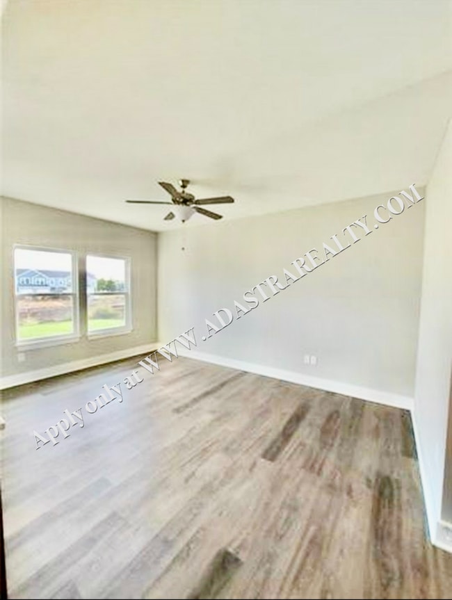 Building Photo - Nice 3 Bed 3 Bath Townhome in Louisburg -A...