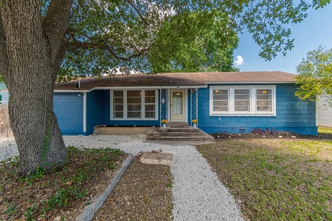 Building Photo - 409 Aero Ave