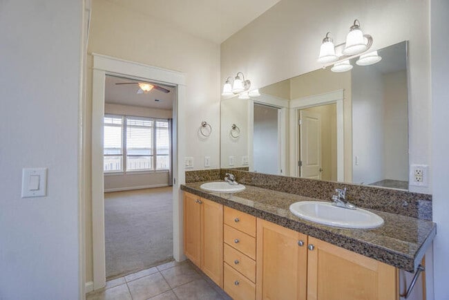 Building Photo - BEAUTIFUL VIEWS of MT. HOOD