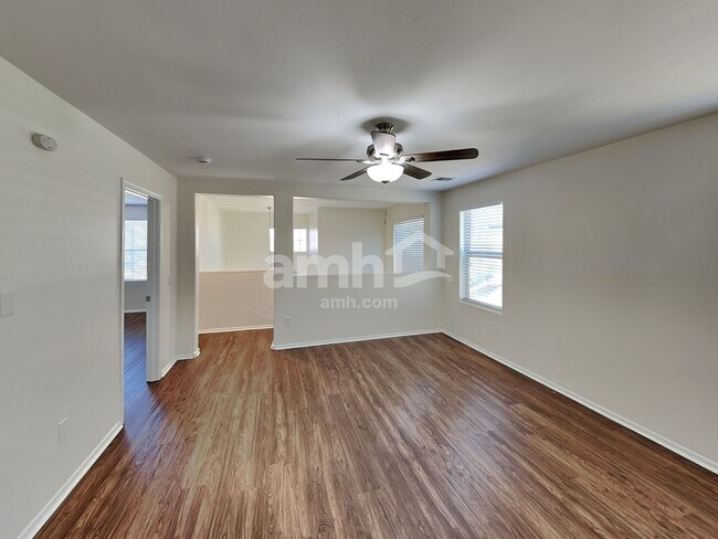 Building Photo - 207 W Calle Matraca