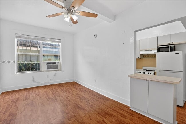 Building Photo - 3409 S Le Jeune Rd