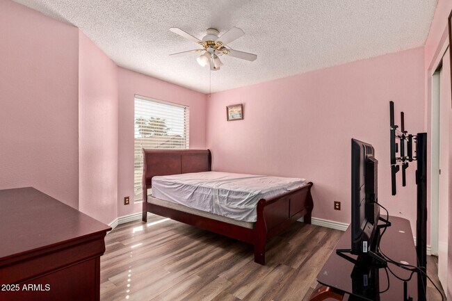 Building Photo - 501 E Topeka Dr