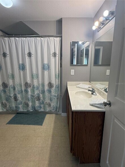 Building Photo - 4000 Santa Maria Dr