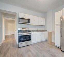 Building Photo - 3 bedroom in Chicago IL 60618