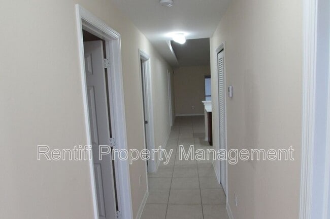 Building Photo - 1562 Gilbert Ave S