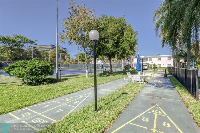 Building Photo - 6319 Bay Club Dr