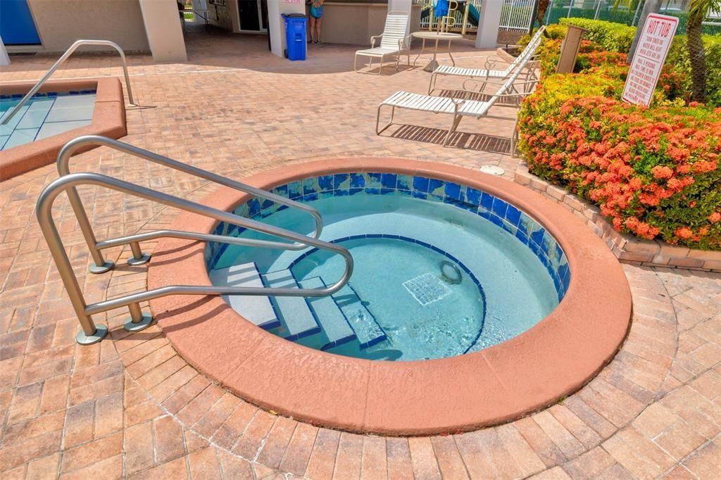 Building Photo - 1975 Discovery Cir E