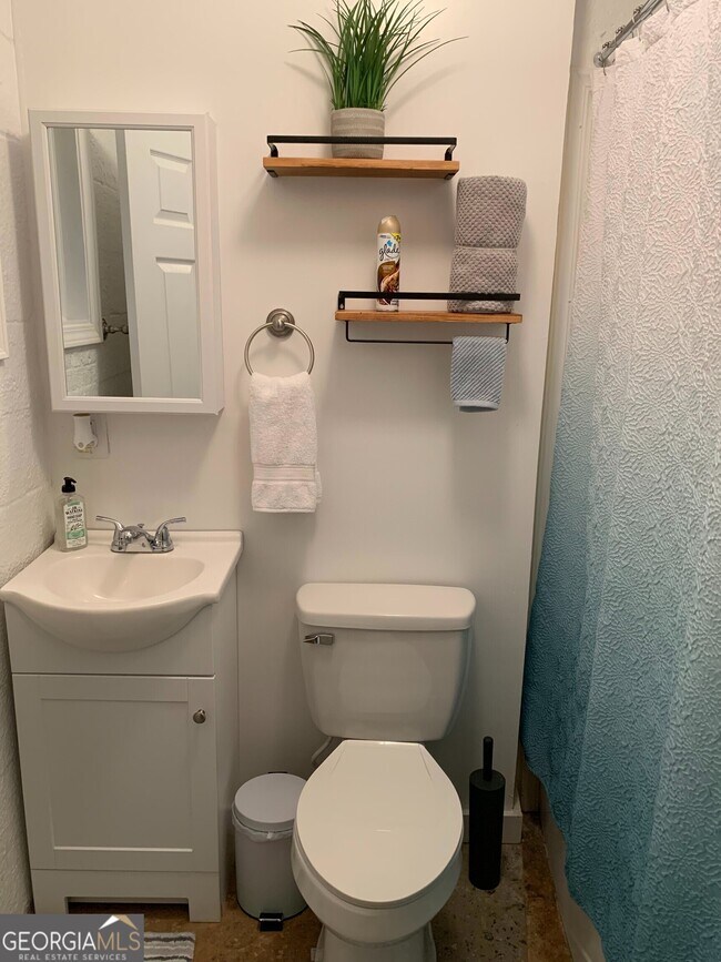 Building Photo - 170 Griffeth St