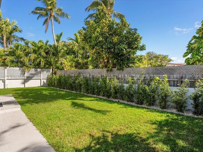 Building Photo - 9073 Dickens Ave