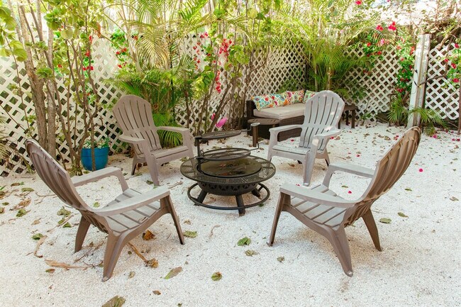 Building Photo - 519 28th St