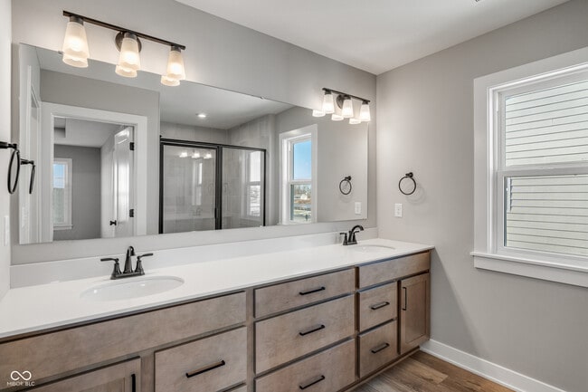 Building Photo - 414 Elite St