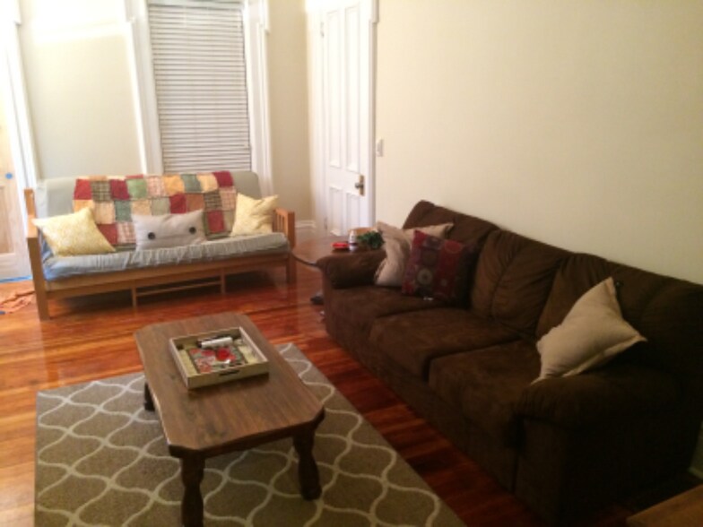 Building Photo - 35 River St