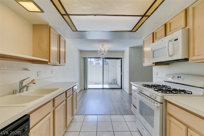 Building Photo - 2127 Pine Breeze Ln