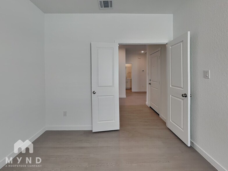 Building Photo - 10632 Ysasmendi Rdg