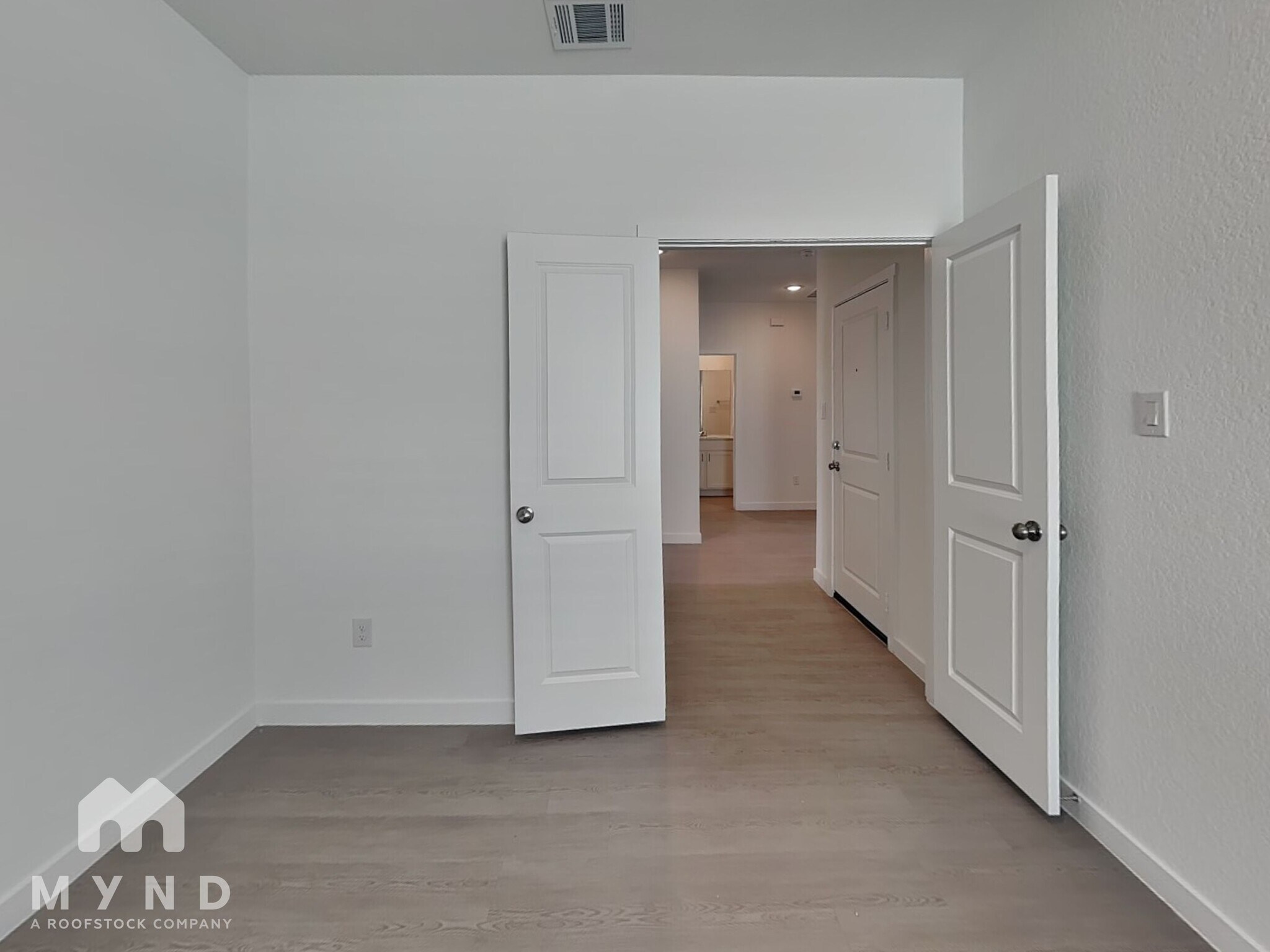 Building Photo - 10632 Ysasmendi Rdg