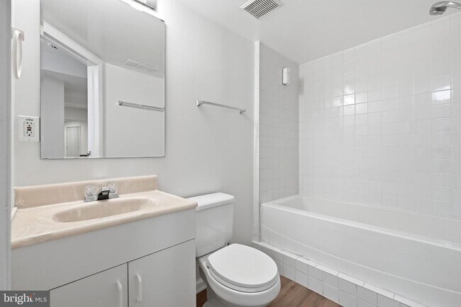 Building Photo - 7691 Northern Oaks Ct