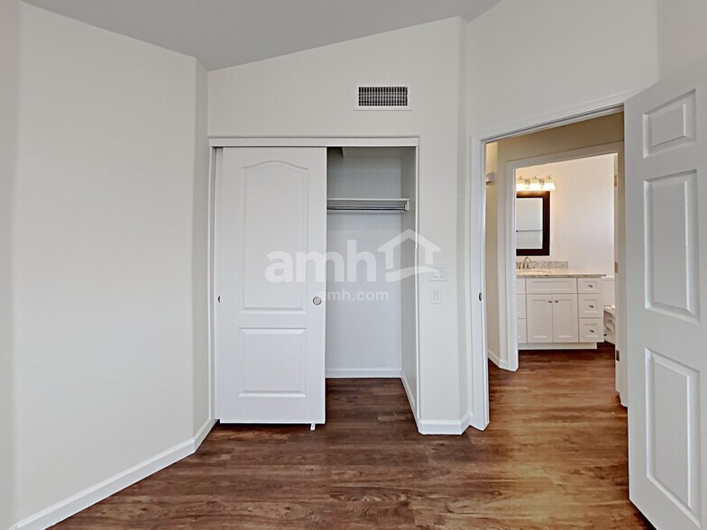 Building Photo - 9824 E Onza Ave
