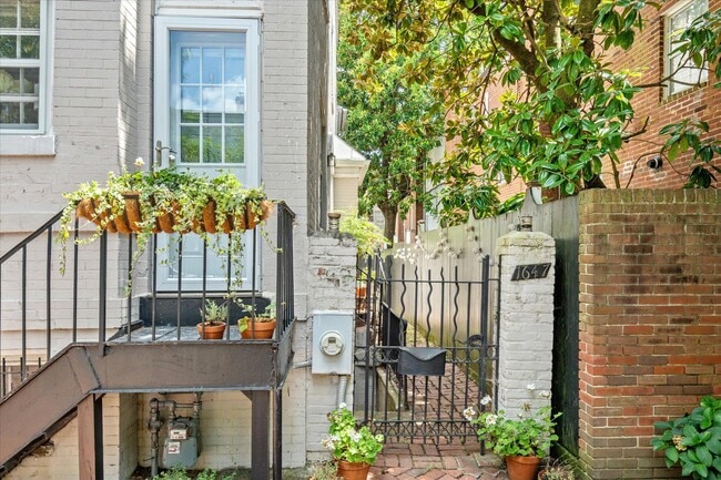 Building Photo - 1647 34th St NW