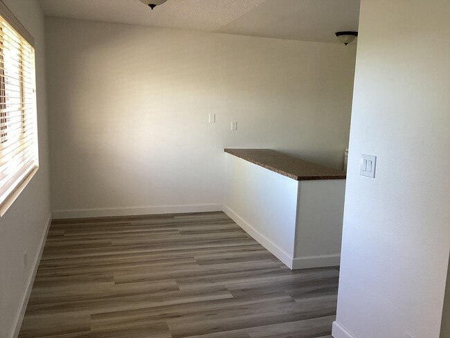 Building Photo - REMODELED UNIT IN THE LOVELY SKYLINE VILLA...