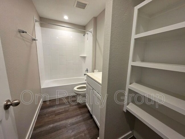 Building Photo - 1131 Hughes Crossing Dr