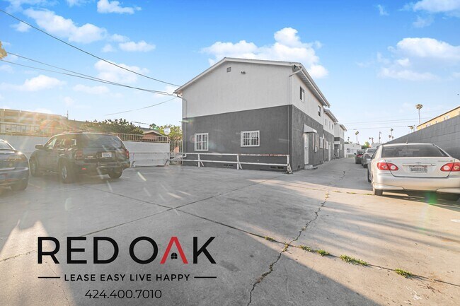Building Photo - 850 W 83rd St
