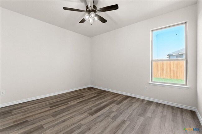 Building Photo - 122 Leon Ln