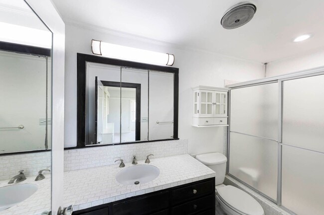 Building Photo - Incredible ocean views and private steps t...