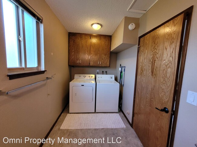 Building Photo - 3 br, 2 bath House - 724 B Street