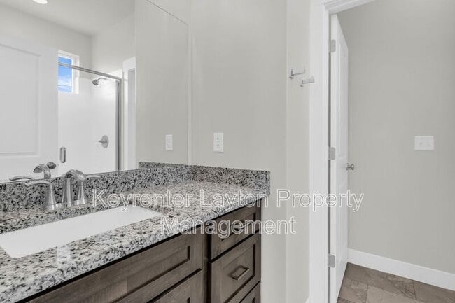 Building Photo - 453 E 690 S