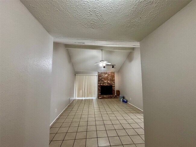 Building Photo - 4426 Hirschfield Rd