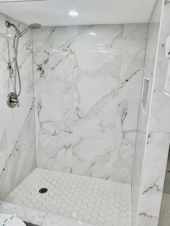 Building Photo - 826 Wiggins Pass Rd