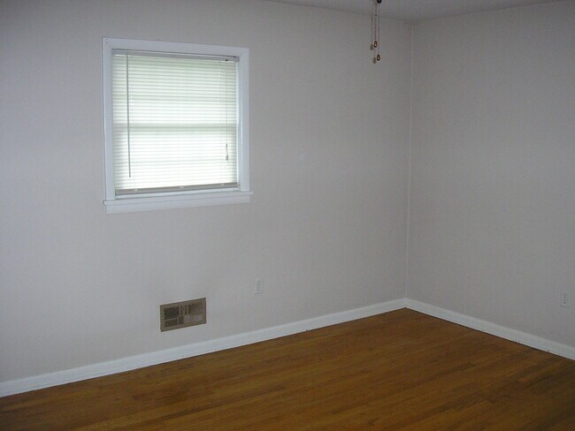 Building Photo - 1415 Woodhurst St