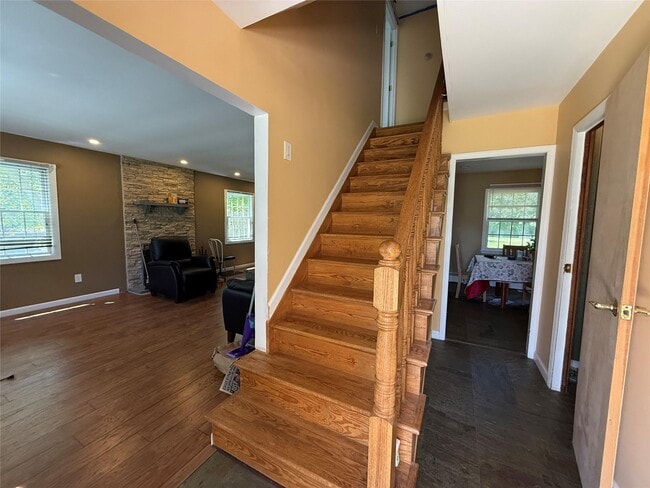 Building Photo - 7 Manor Ln