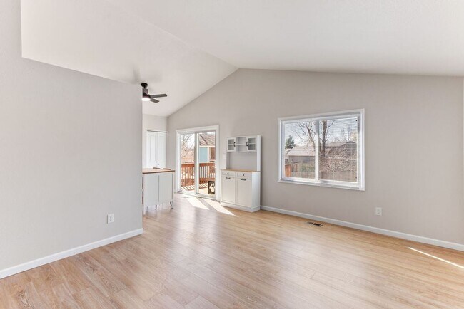 Building Photo - 4 Bedroom 2 Bathroom Large Yard in South West Fort Collins