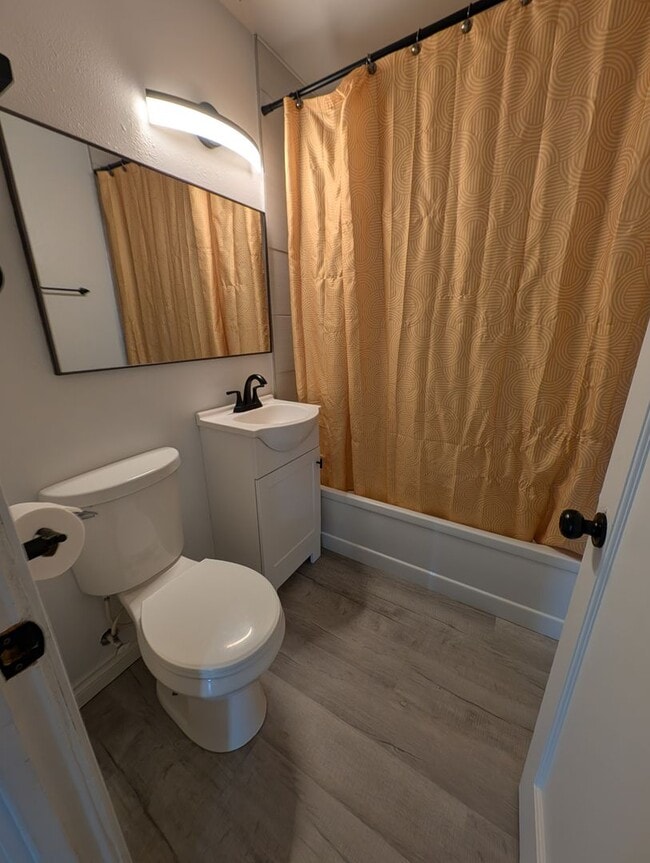 Building Photo - Updated 3 Bedroom Charmer in the Heart of ...