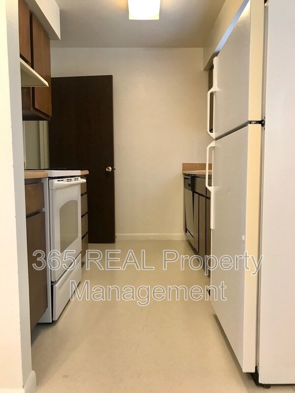 Building Photo - 2141 28th Ave Ct