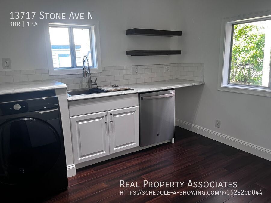Building Photo - 13717 Stone Ave N