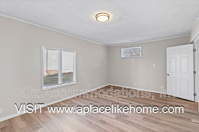 Building Photo - 2936 Stewart Ave