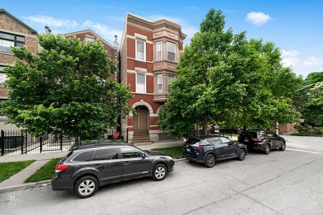 Primary Photo - Spacious and Modern Wicker Park Duplex