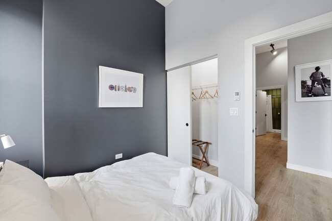 Building Photo - 417 S Dearborn St