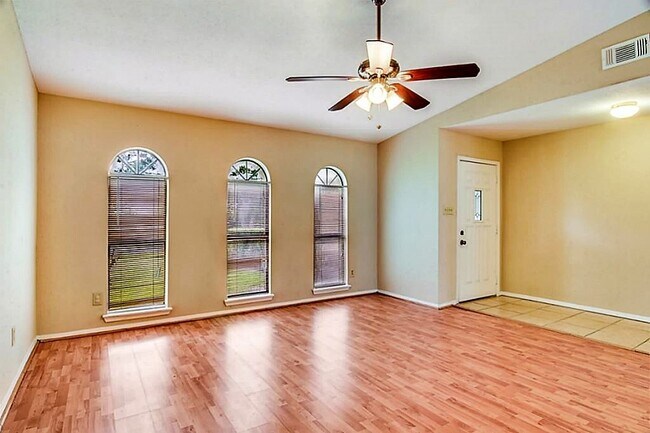 Building Photo - 6907 Tara Dr