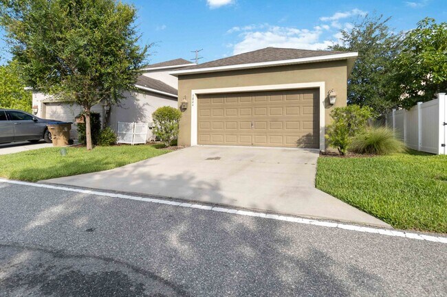 Building Photo - 3/2.5 Beautiful Energy Efficient Home in H...