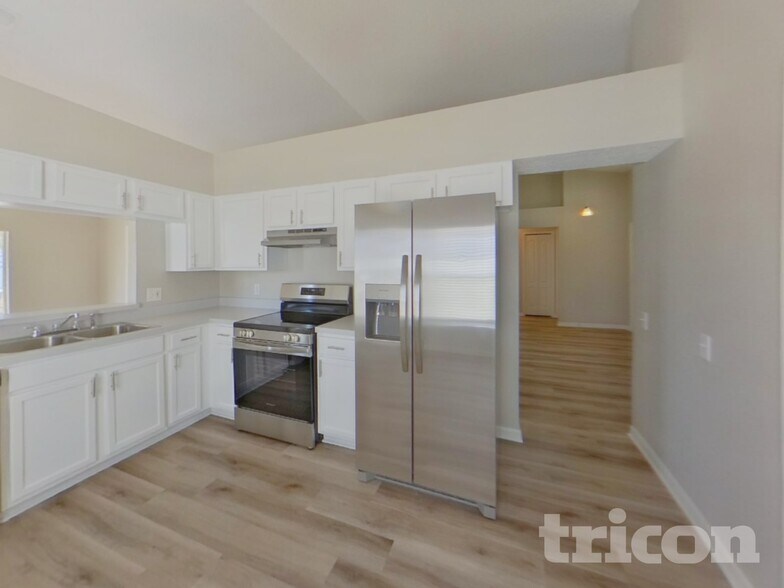 Building Photo - 217 Lakeway Ln